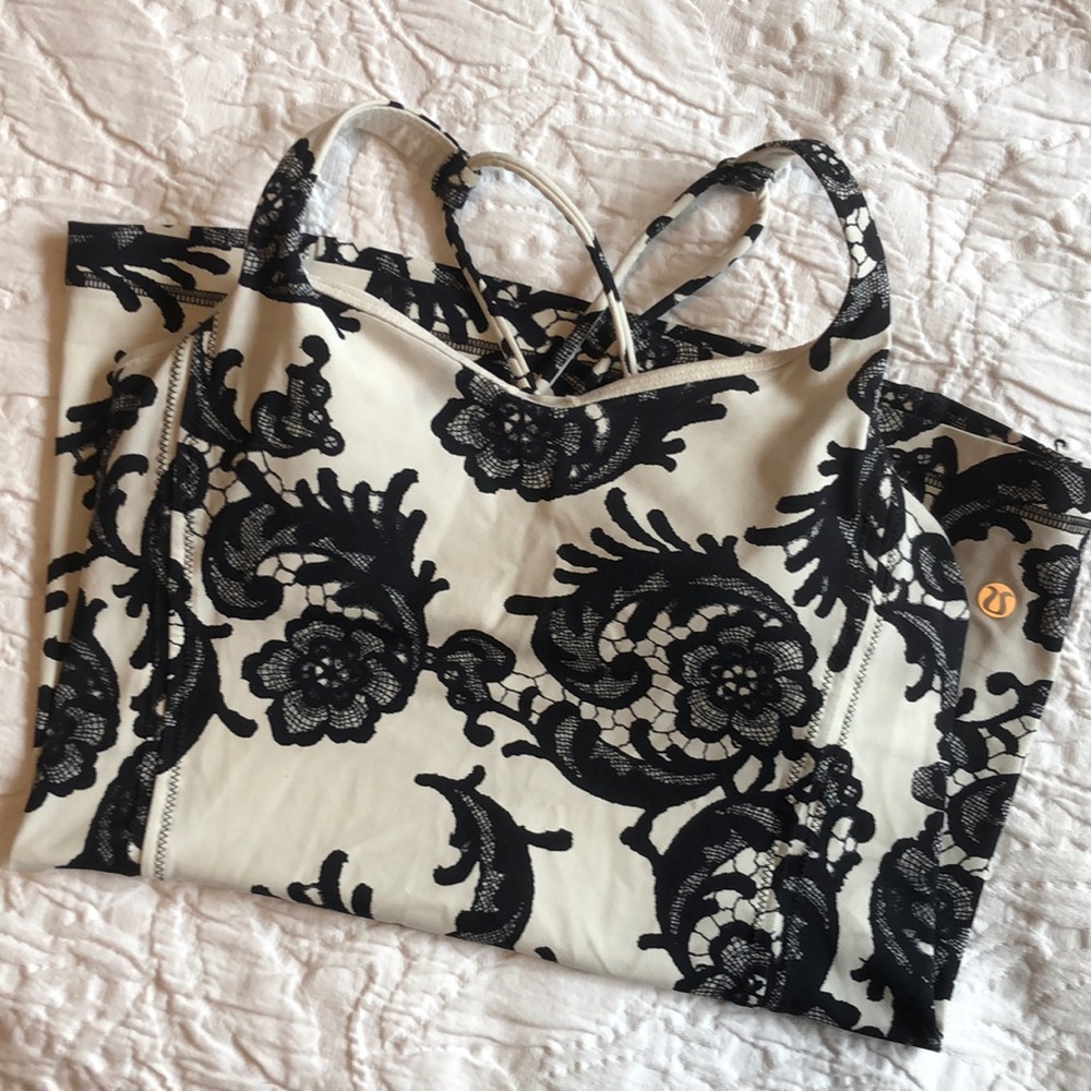Lululemon Size 4 Black and White Luxtreme Fabric